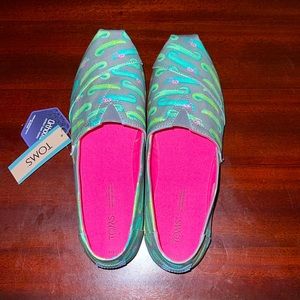 TOMS Alpargata - Ultimate Grey Snorkeling Alligators - Women’s size 10.